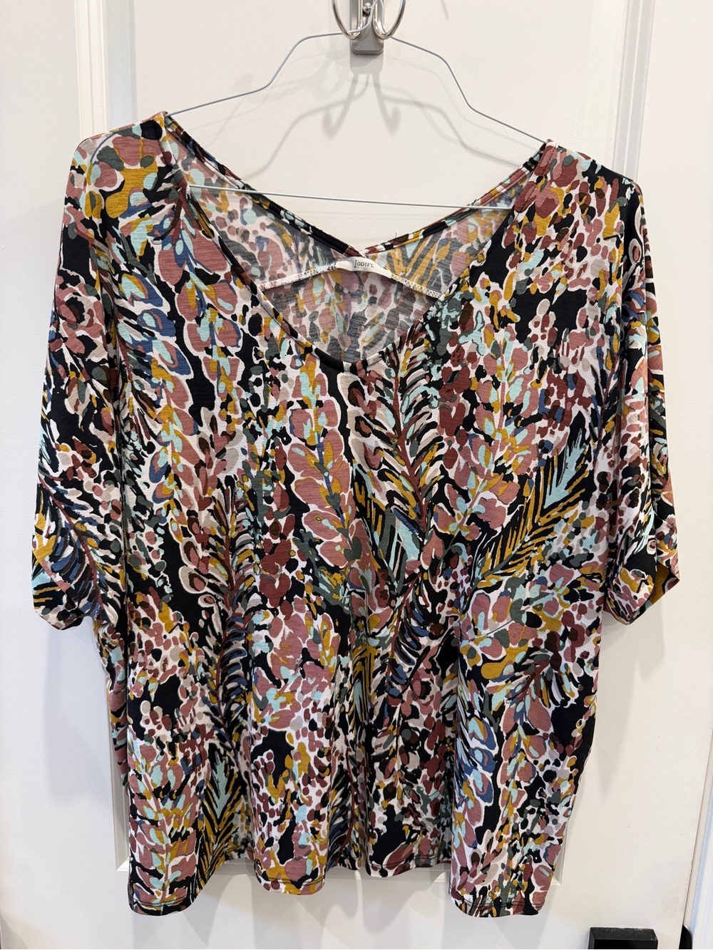 JODIFL Multicolor V-Neck Short Sleeve Printed Top